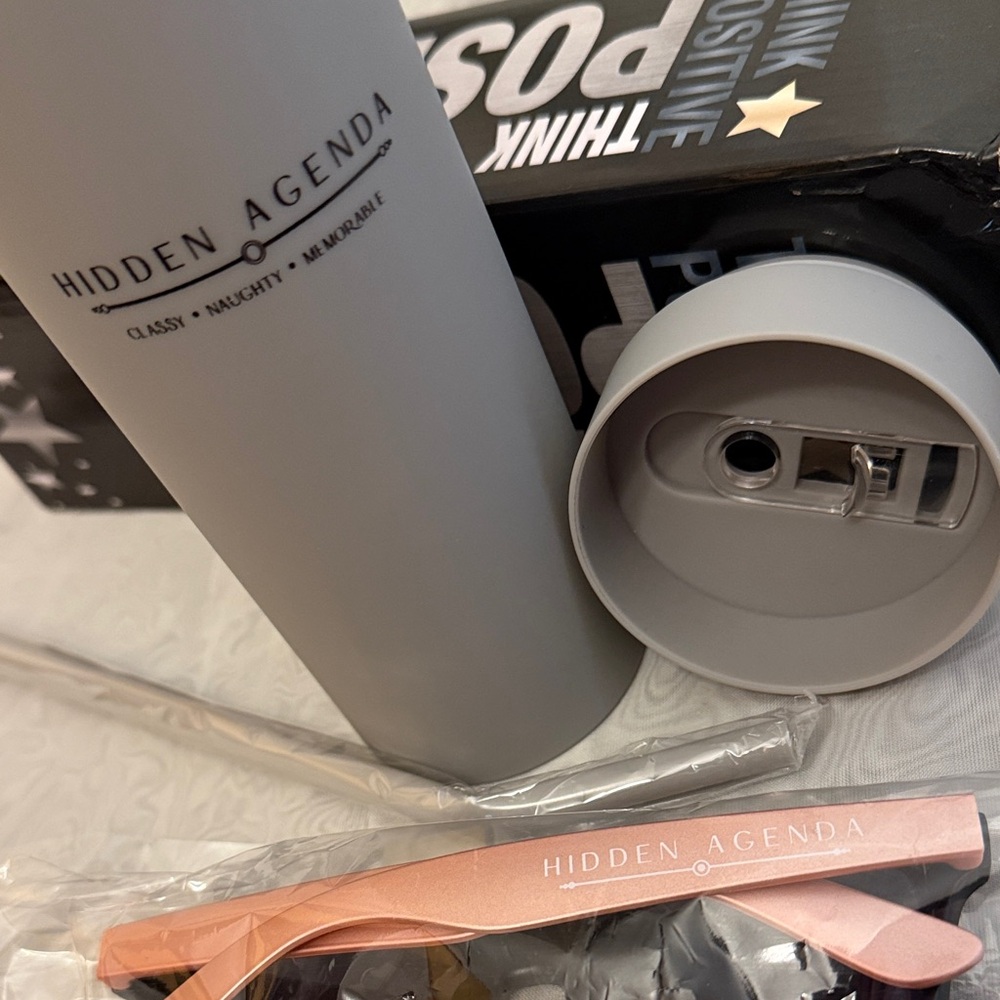 Hidden Agenda Tumbler + extras - Picture 4 of 9